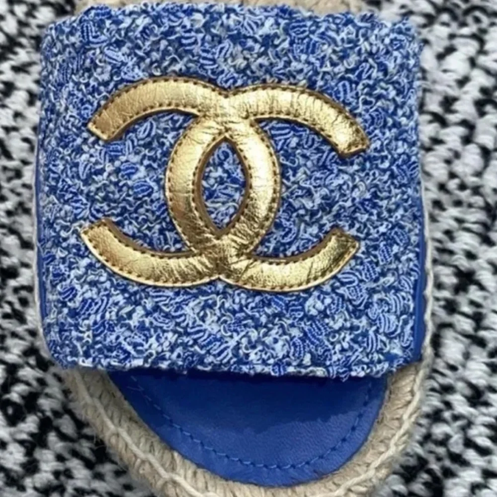 Chanel 24P CC Tweed Blue and Gold Interlocking Espadrille Sandals Size 37 - Picture 3 of 8